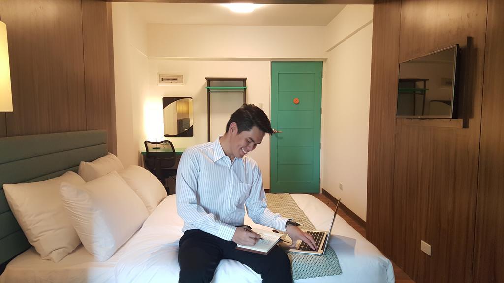 H Hotels - Metro North Uno Quezon City Buitenkant foto